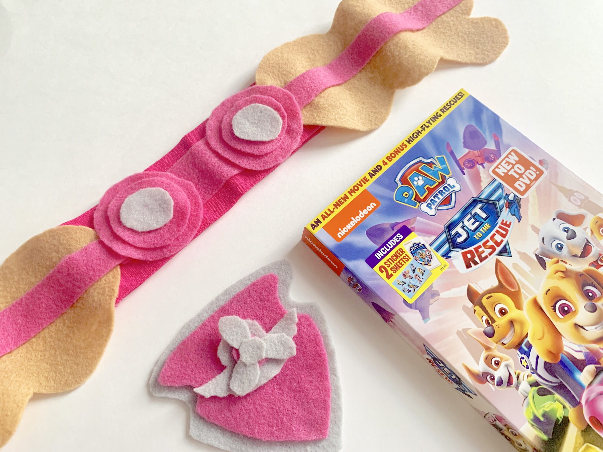 Paw Patrol Skye's Flight Goggles & Badge Craft Mom the Magnificent